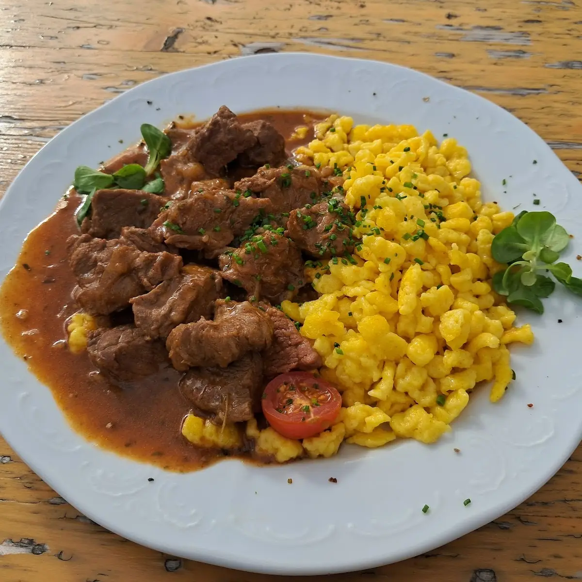 Rindssaftgulasch Mit Butterspätzle