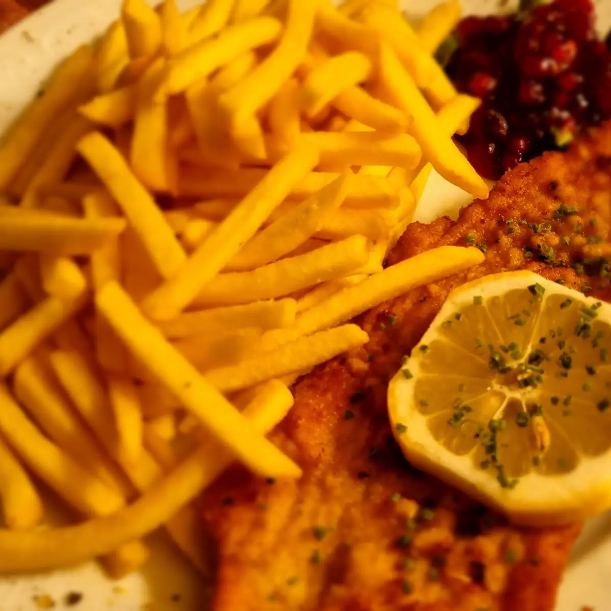 Wiener Schnitzel Mit Pommes