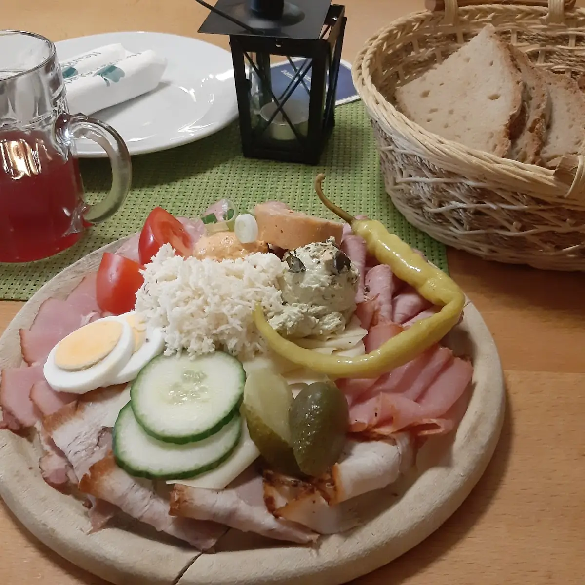 Bretteljause Mit Hausbrot