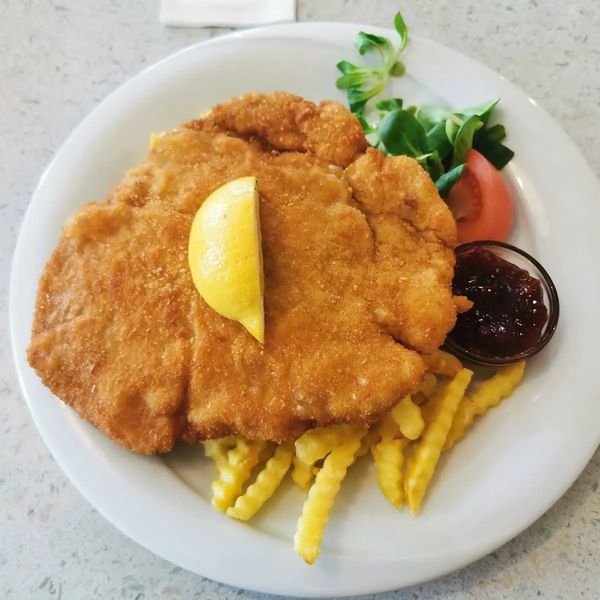 Wiener Schnitzel Mit Pommes Frites