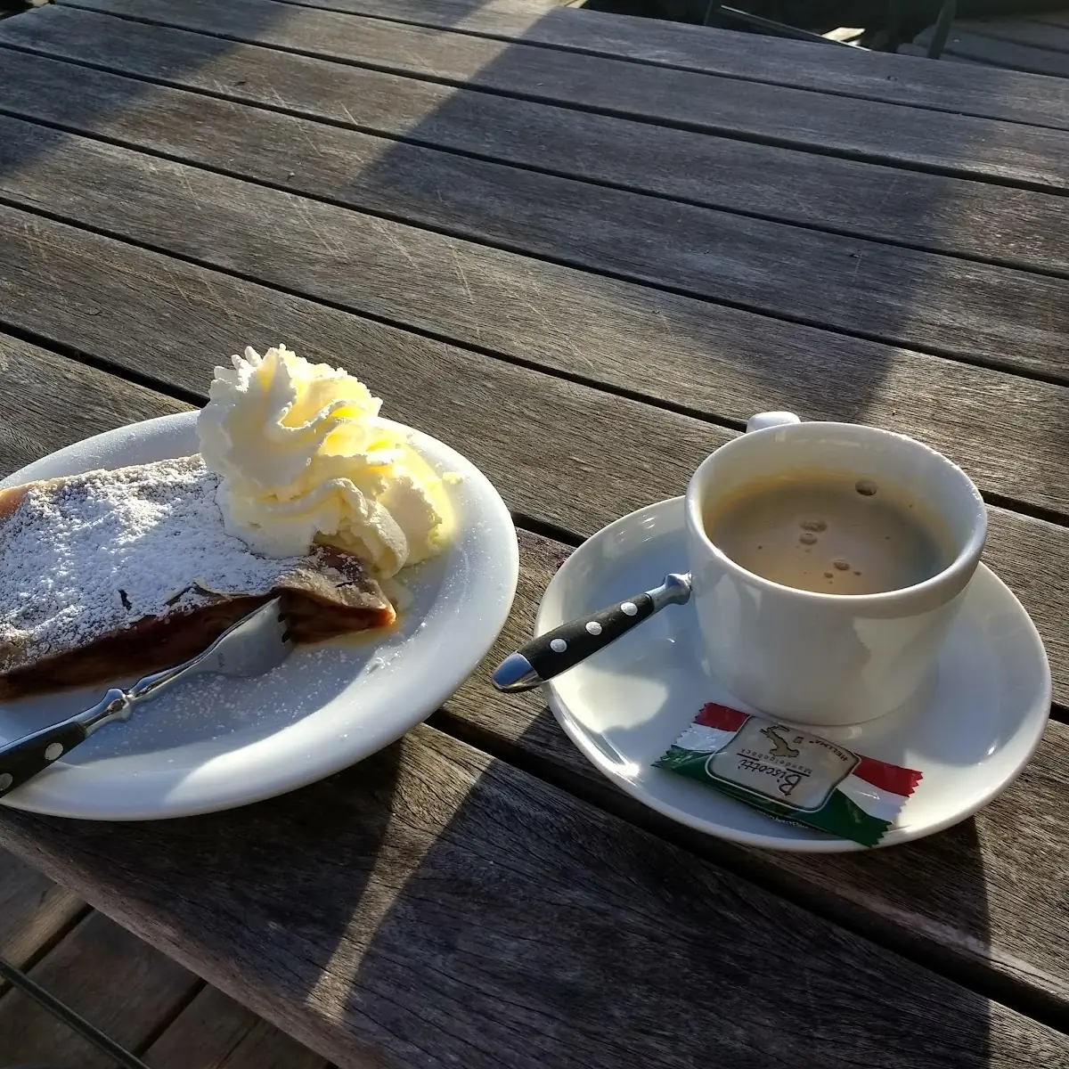 Zwetschgenstrudel Mit Schlag