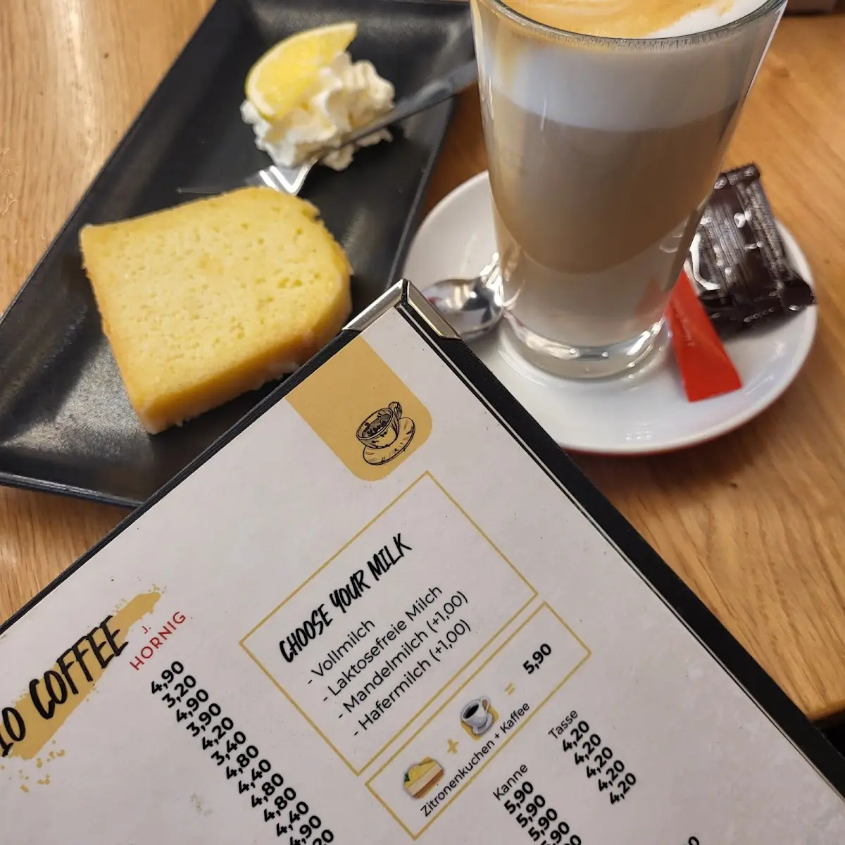 Zitronenkuchen Kaffee