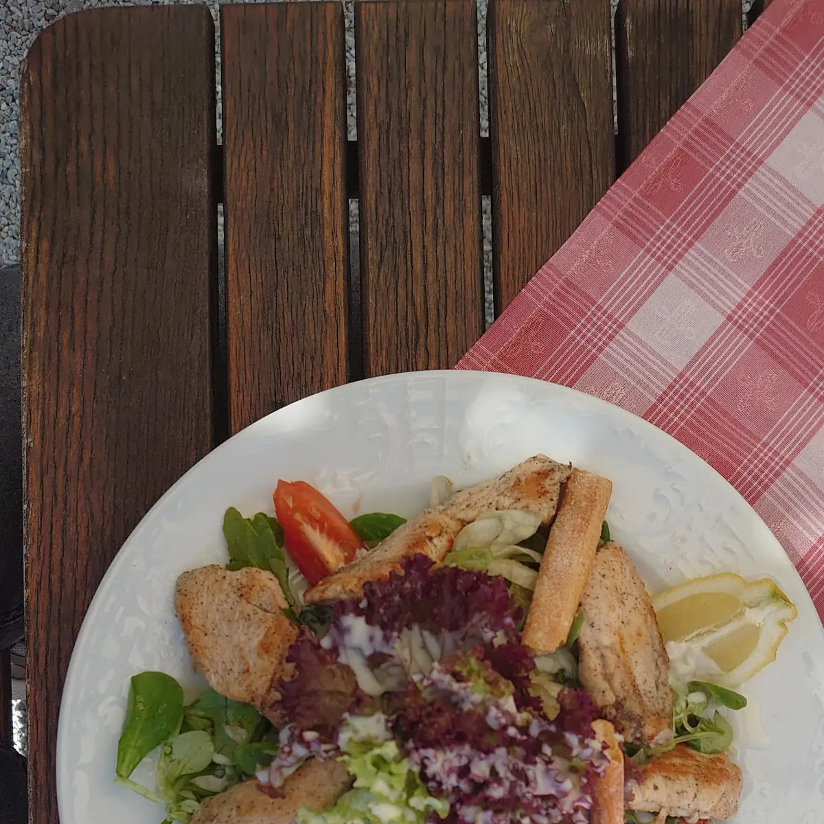 Gemischter Salat Mit Gegrillten Putenstreifen