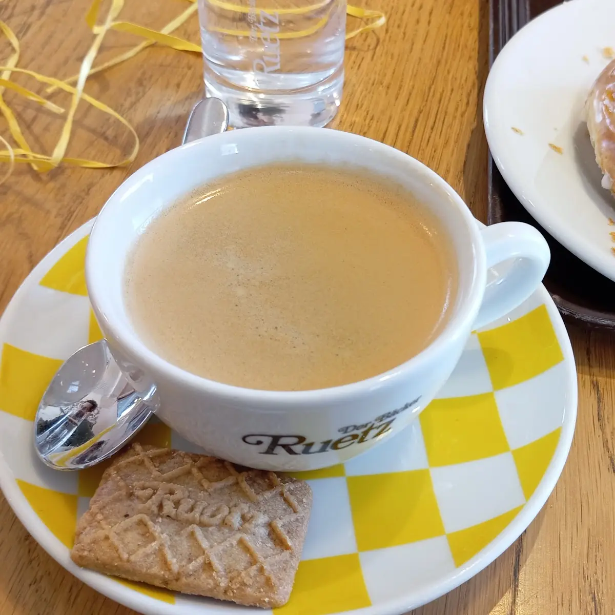 Caffè E Cinnamon Roll