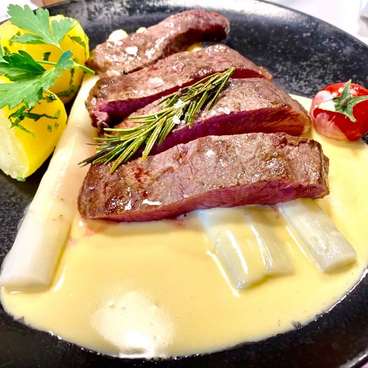 Rinderfilet Mit Spargel Und Sauce Hollandaise