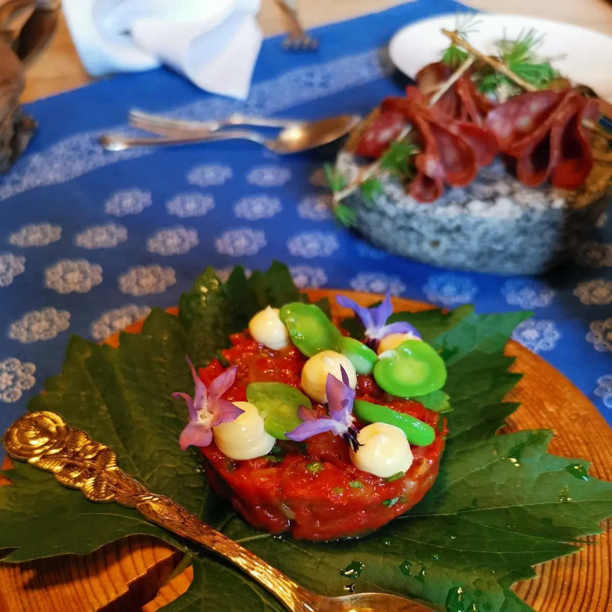 Gehacktes Rinderfilet Saubohnen Knoblauchaoli