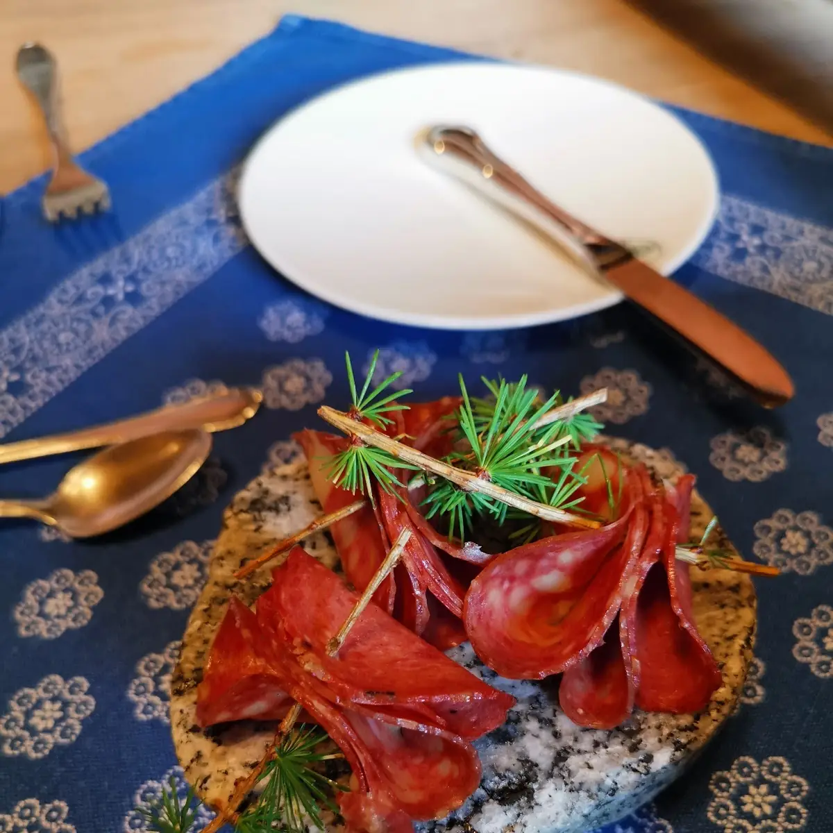 Hausgemachte Wurstspezialitäten Von Rind Und Hirsch