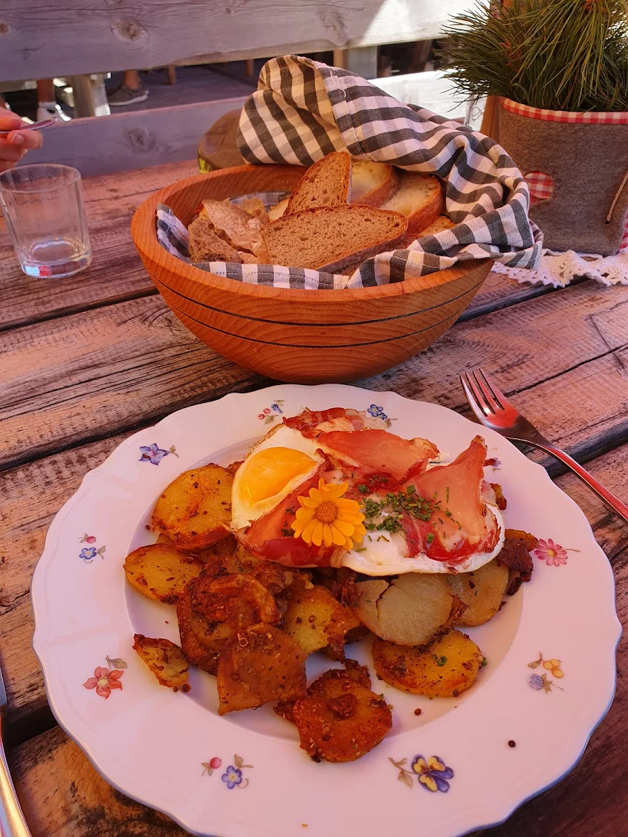 Eier Mit Speck Und Bratkartoffeln