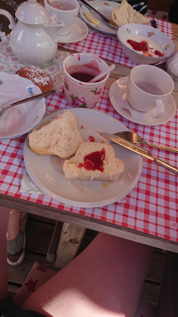Selbstgemachtes Brot Und Marmelade