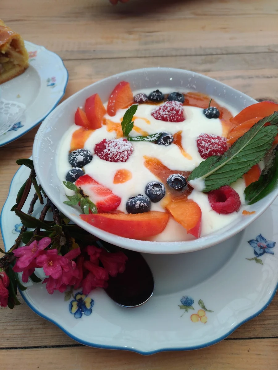 Yogurt Con Frutta Di Stagione