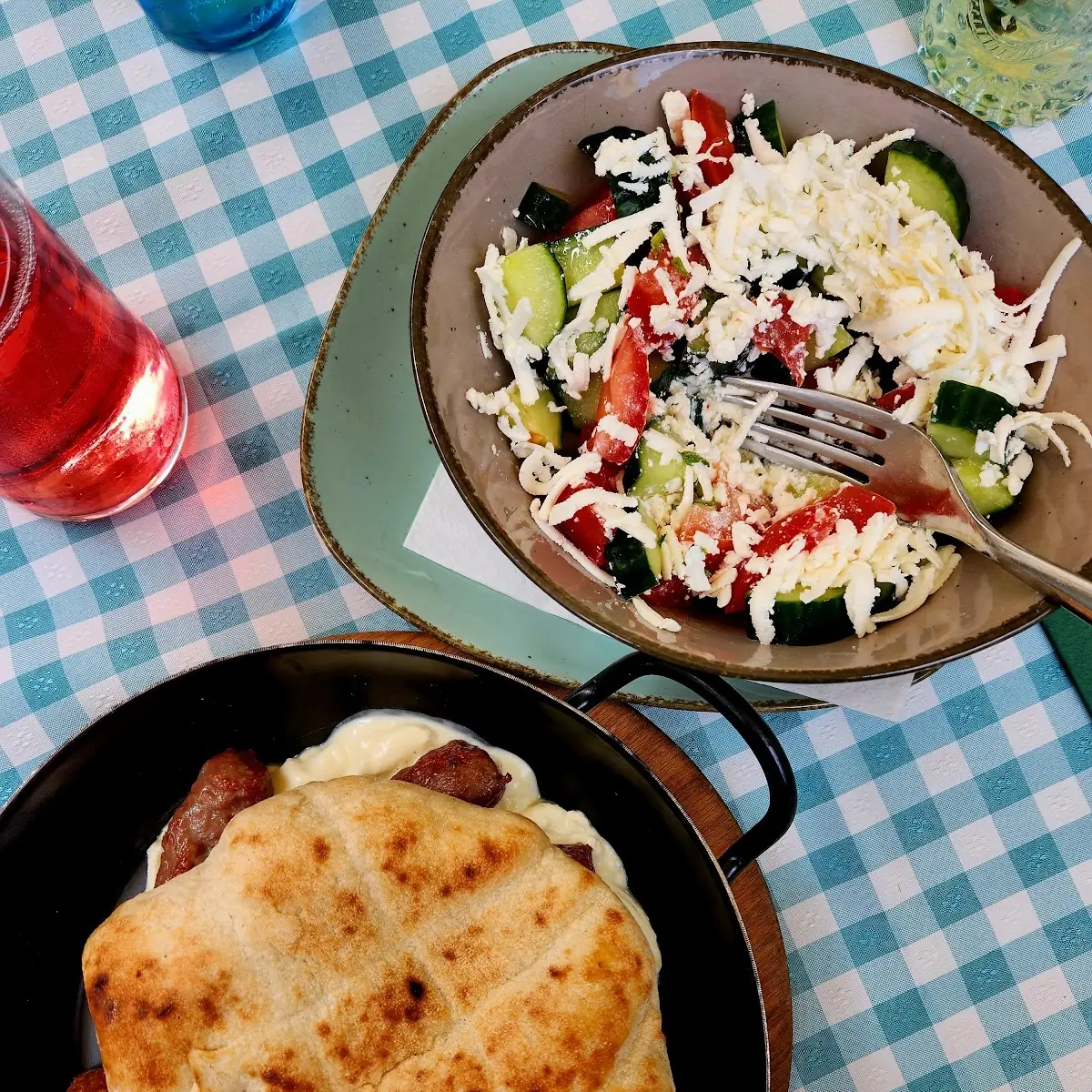Cevapcici Teller I Sopska Salata