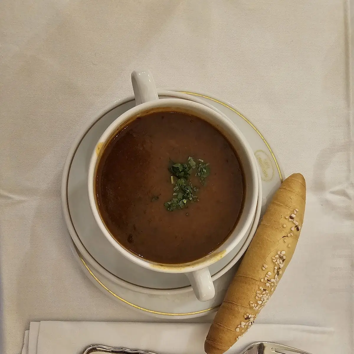 Sacherwürstel Mit Gulaschsaft Kren Senf Hanssemmel Perfektes Frühstück