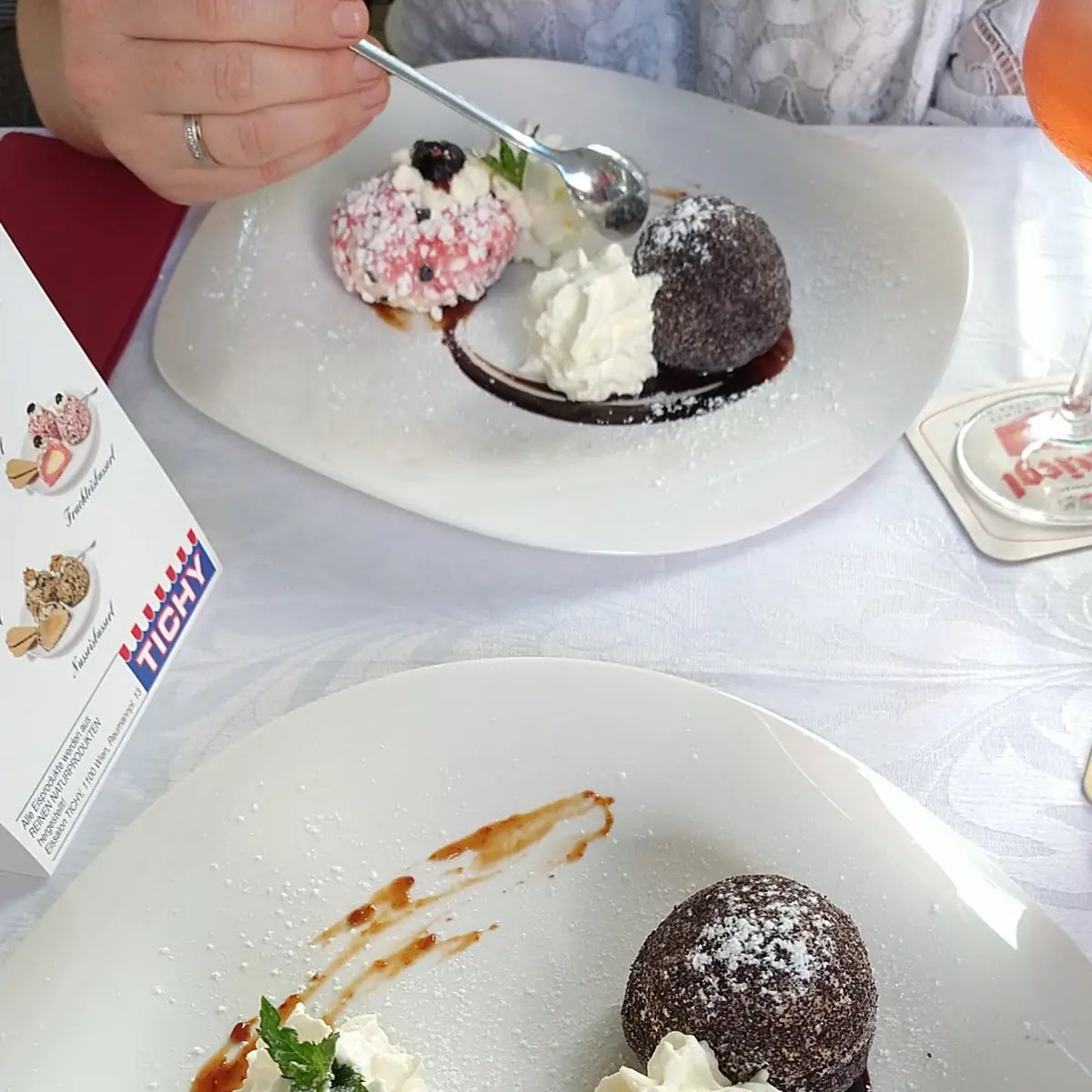Tichy Himbeer Und Marillen Eisknödel, Café Restaurant SAN MARINO