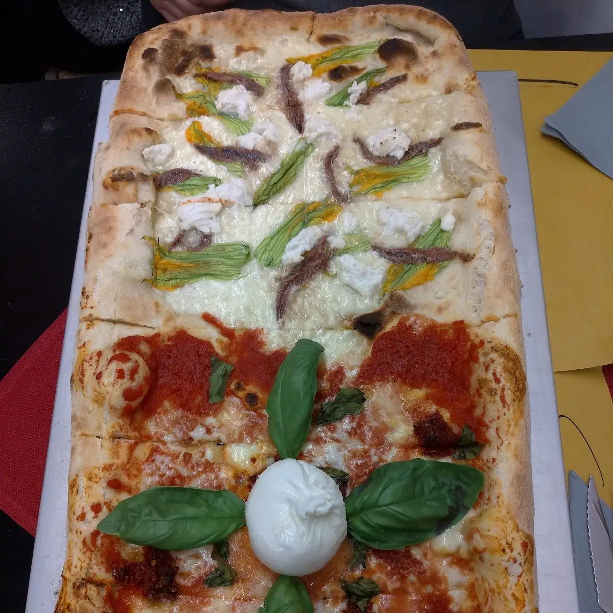 Pizza Metro Acciughe E Fiori Di Zucca Burrata E Anduja