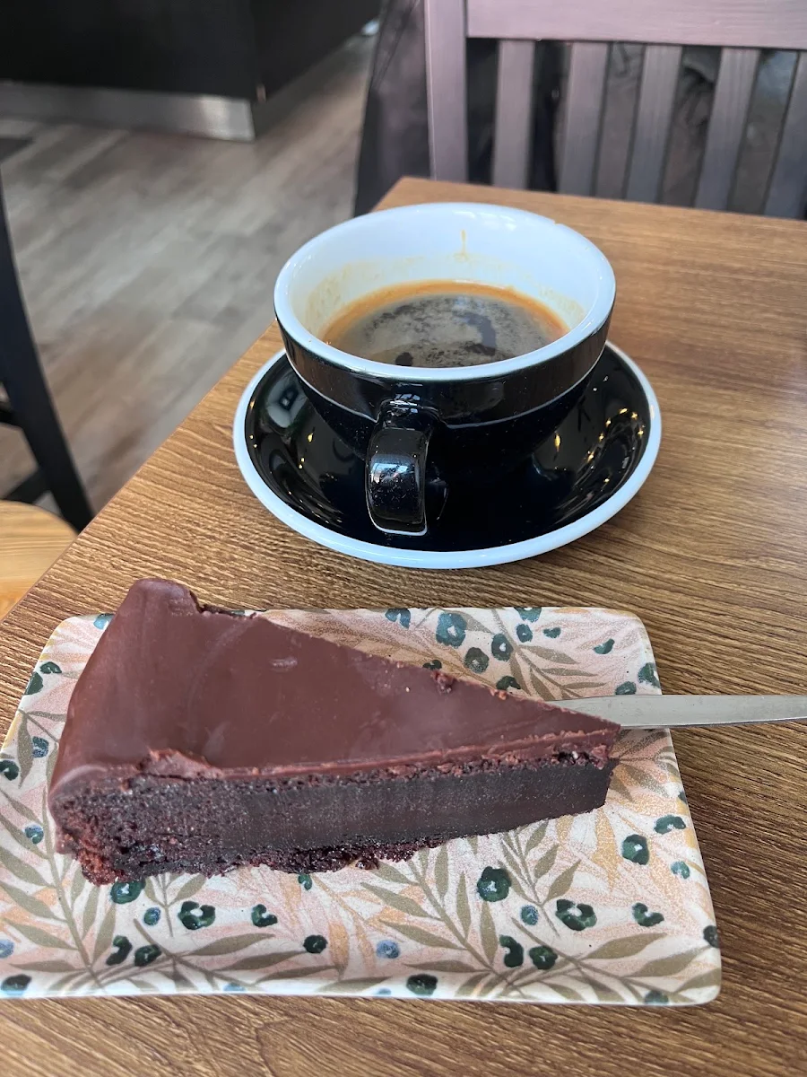 Americano and Chocolate Cake