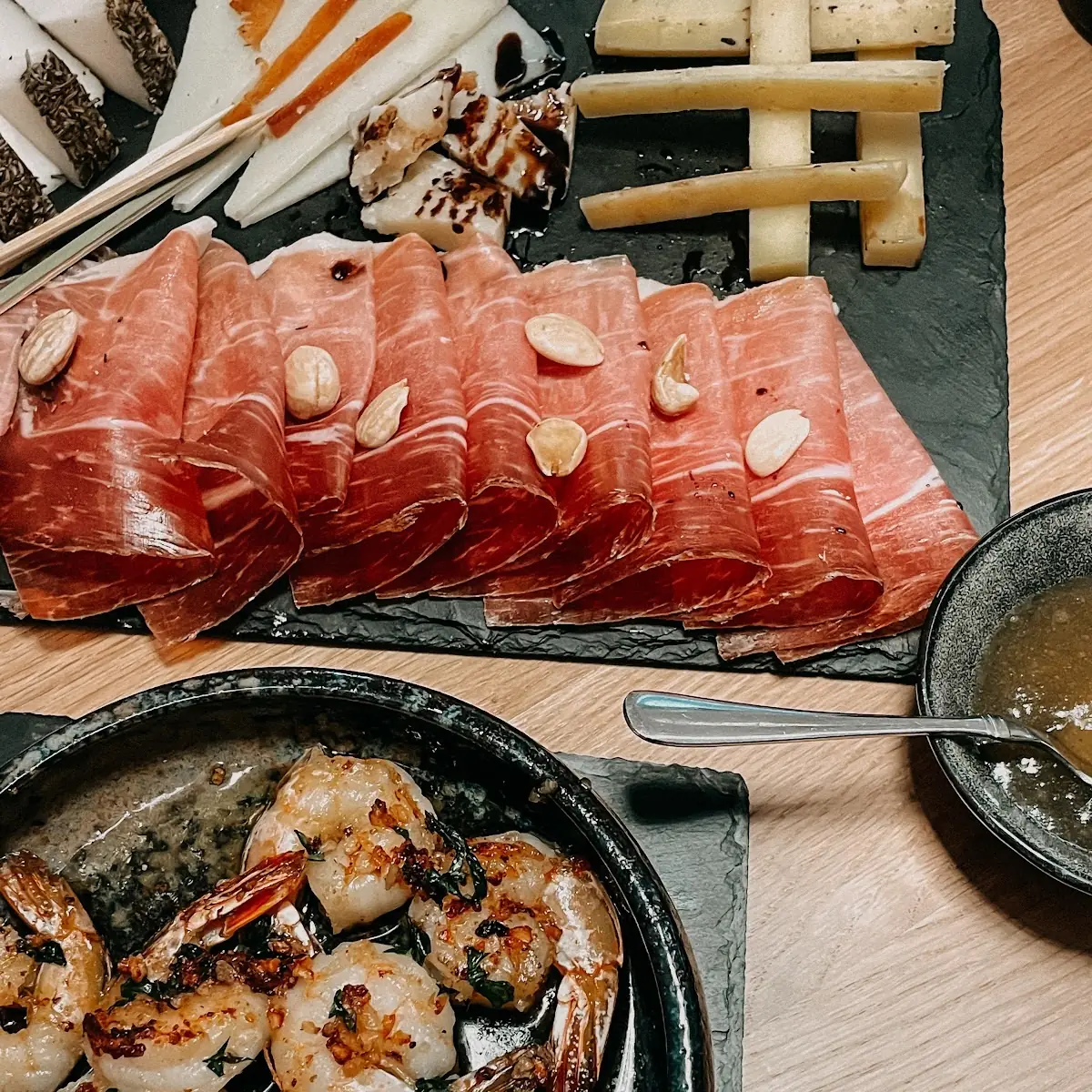 Gambas Al Ajillo Und Prosciutto