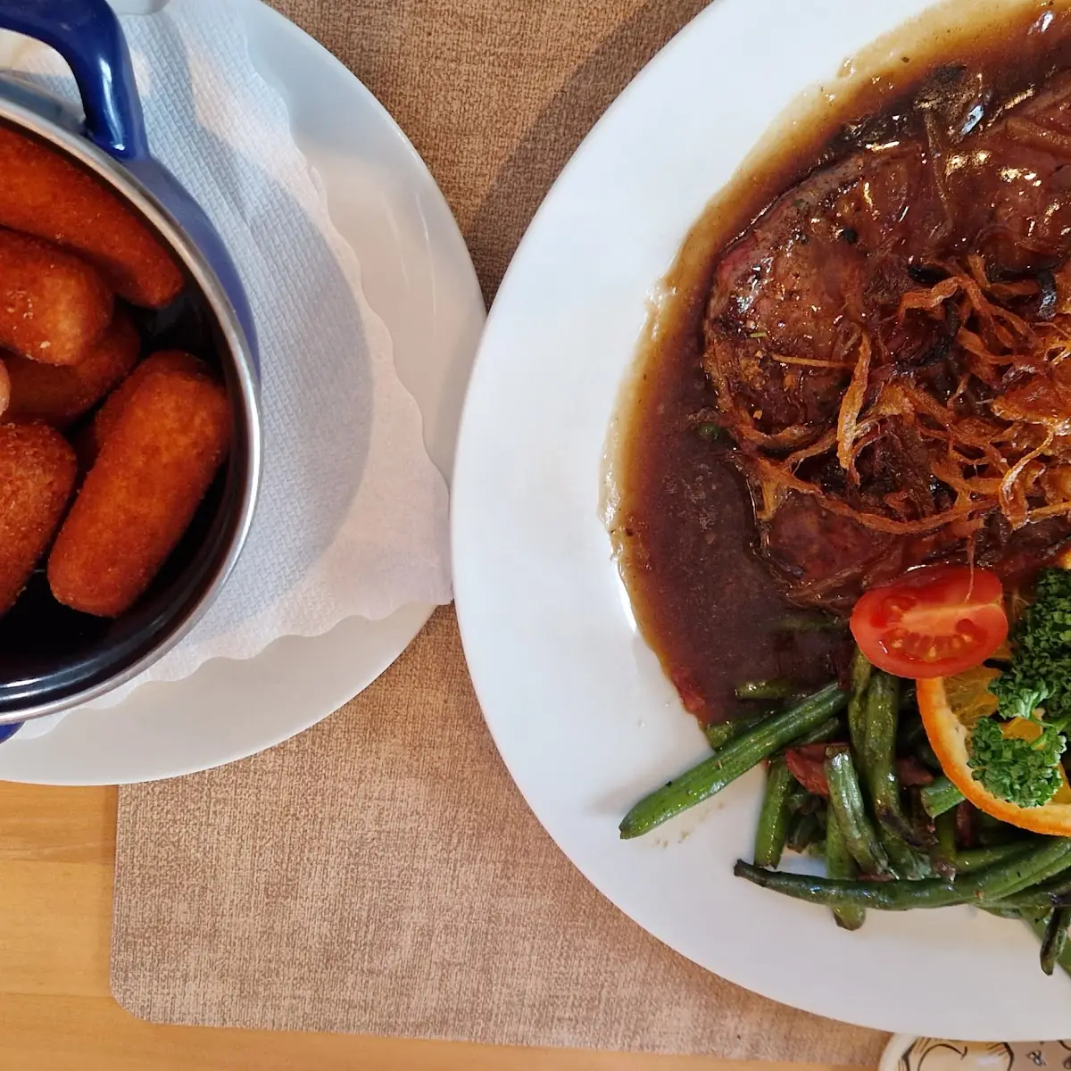 Zwiebelrostbraten Mit Kroketten