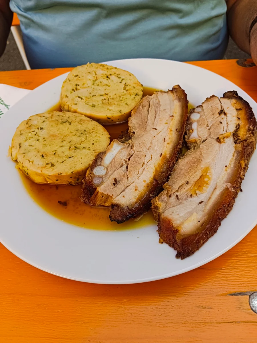 Schweinsbraten Mit Servietten Knödel