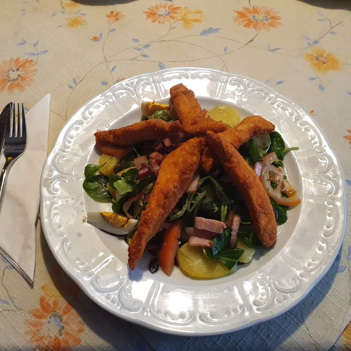 Kartoffelsalat Mit Gebackenen Hühnerstreifen Und Kernöl