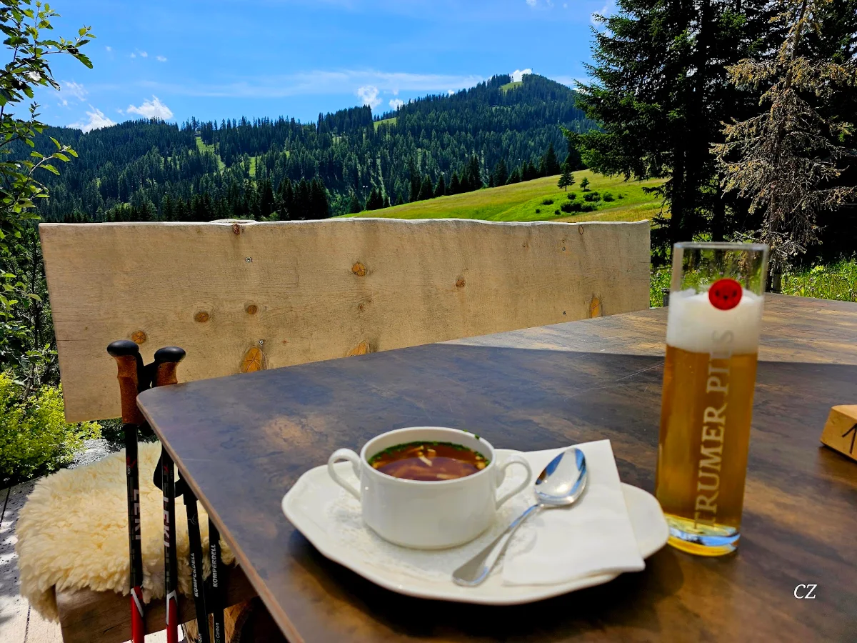 Flädlesuppe Und Ein Bier Vom Fass
