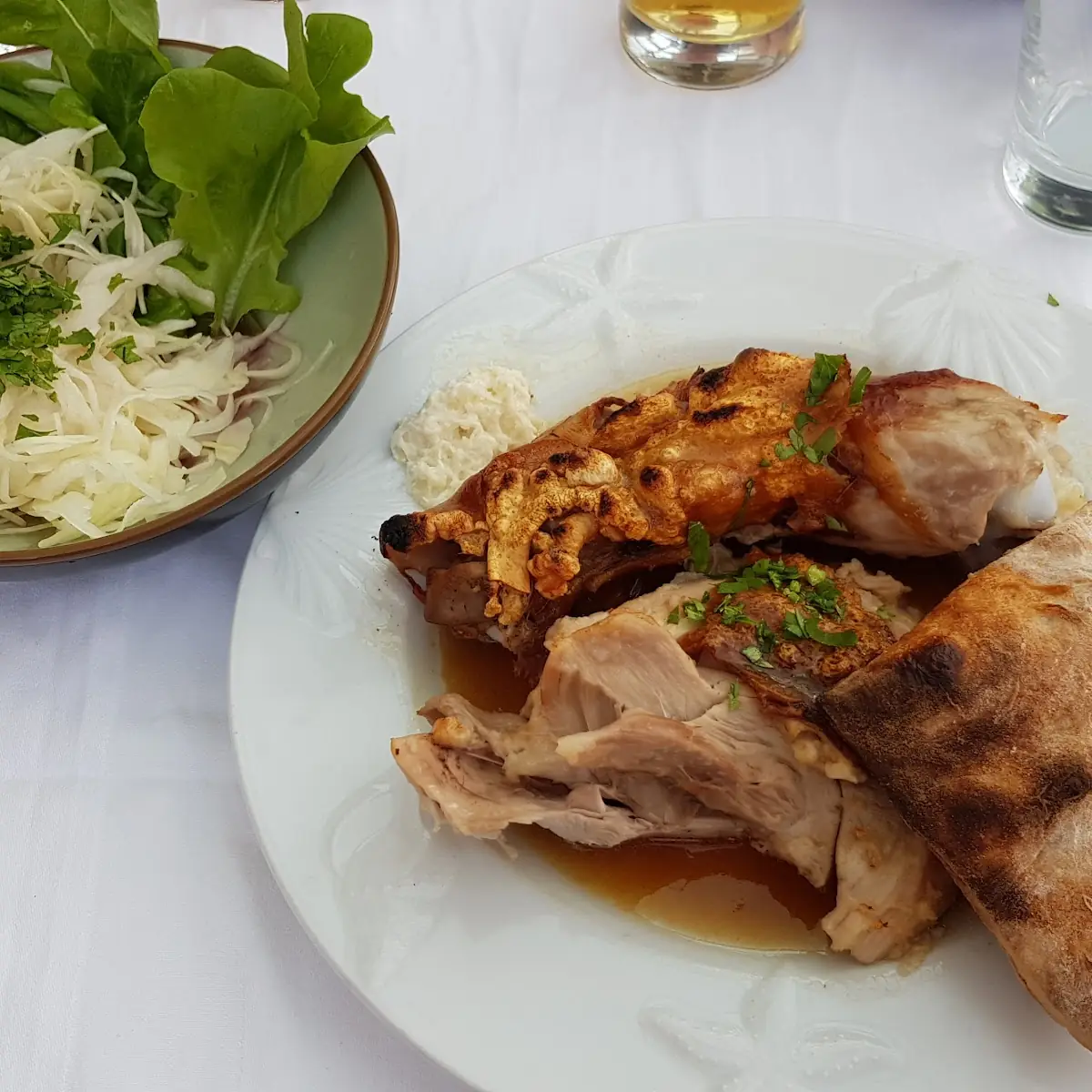 Spanferkel Mit Krautsalat Und Brot