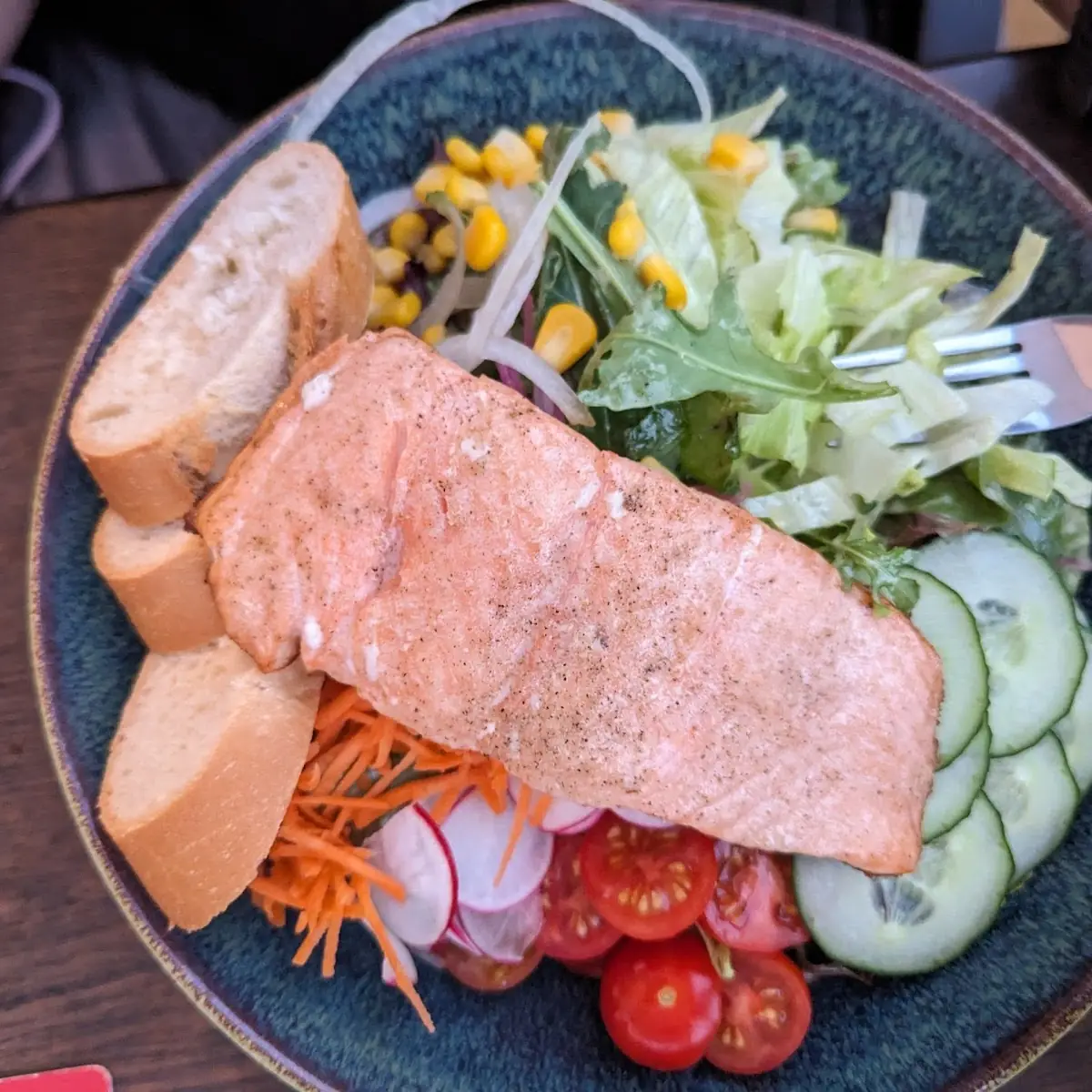 Salat Mit Gebratenen Lachsfilet