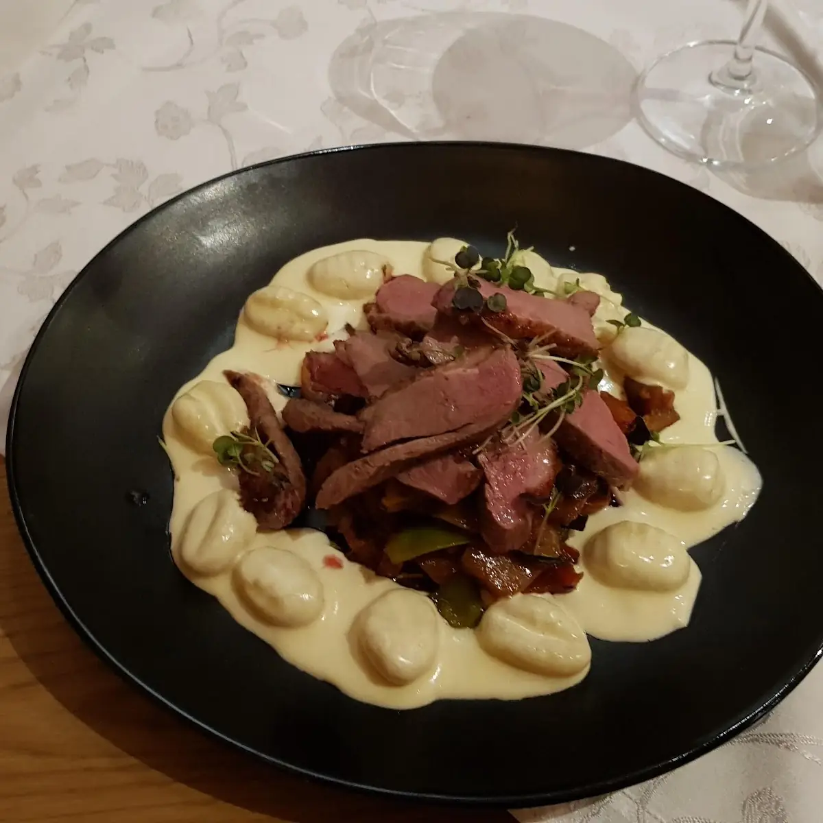 Rosa Entenbrust Mit Gemüse Und Trüffel-gnocci