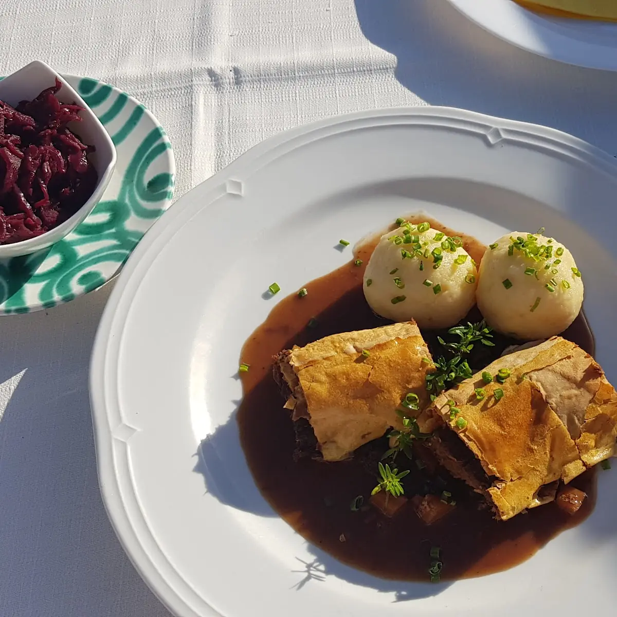 Wildfleischstrudel Mit Blaukraut Und Kartoffelknödel