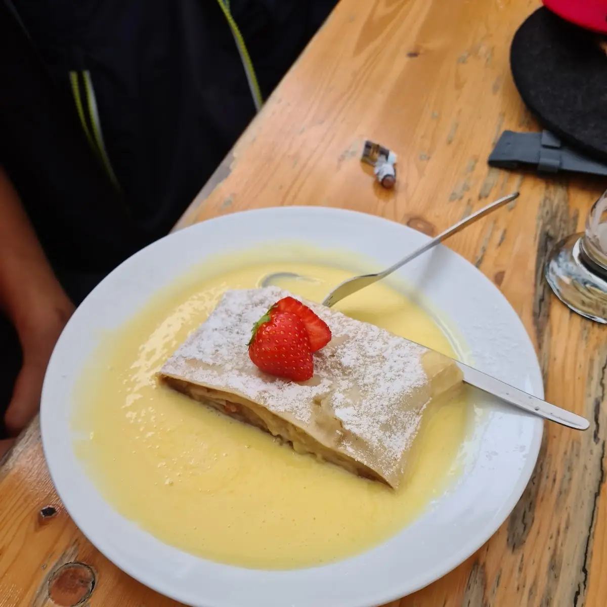 Apfelstrudel Mit Vanillesauce