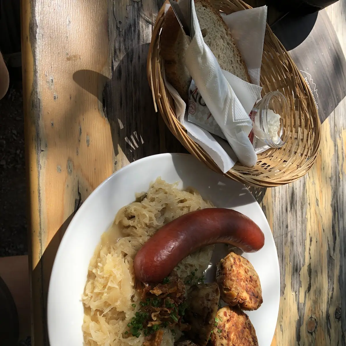 Leberwurst Mit Sauerkraut Und Knödel