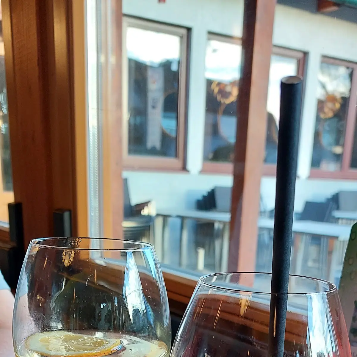Weißer Und Aperol Spritzer