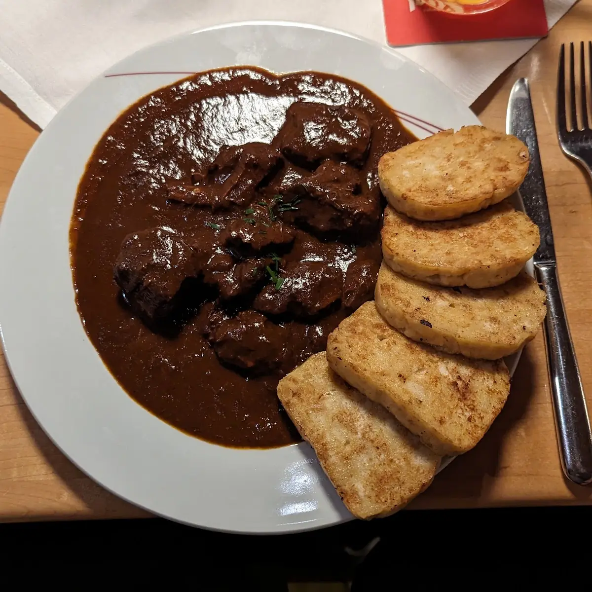 Rindergulasch Mit Serviettenknödel