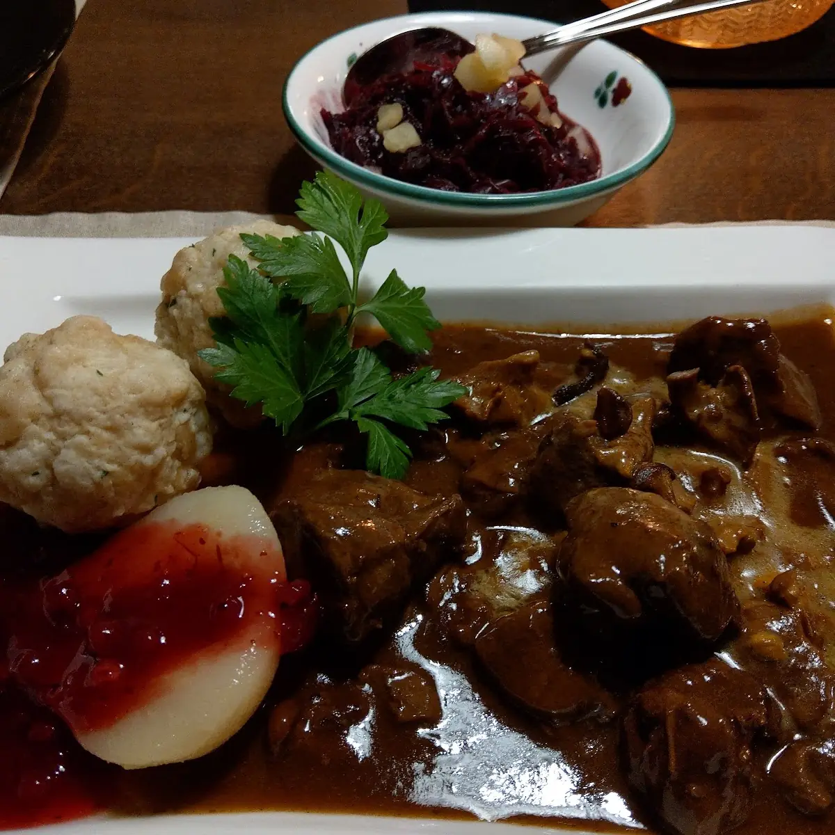 Rehragout Mit Semmelknödel