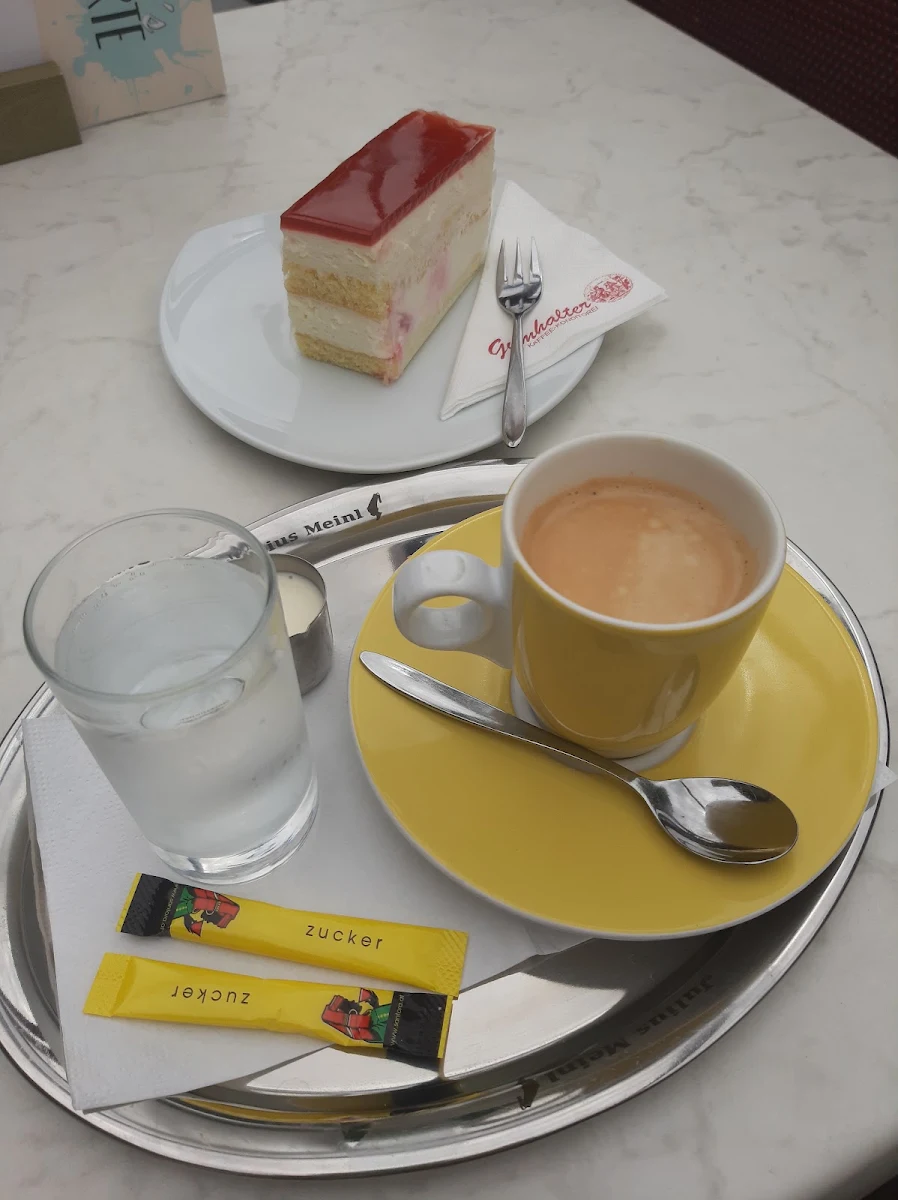 Kaffee Mit Joghurtschnitte