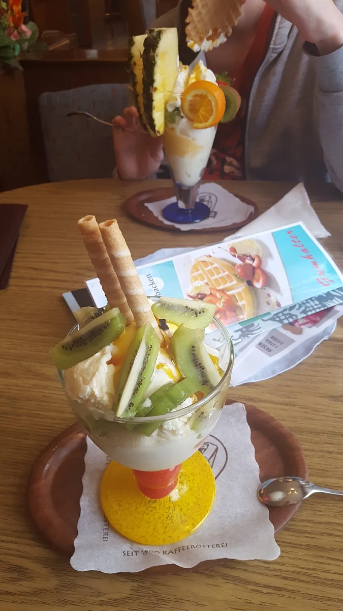 Kiwi Becher