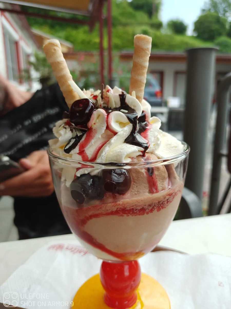 Schwarzwälder Kirsch Eisbecher