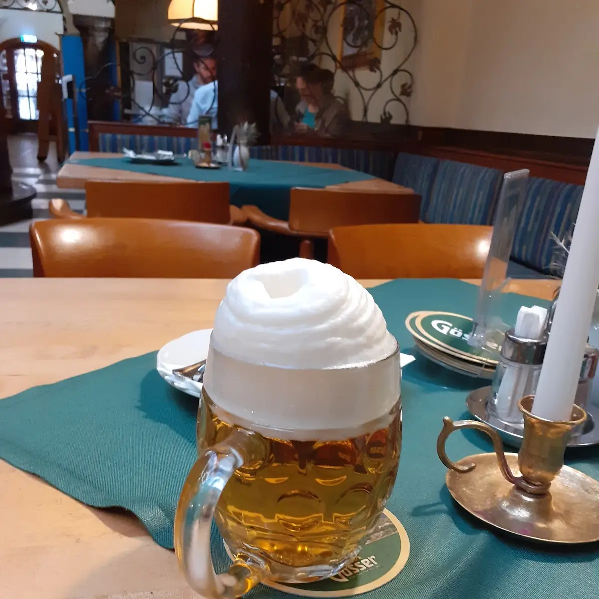 Bier Menü Ein Kleines Gösser Gold Schnell Gezapft Und Ein Gösser Spezial Langsam