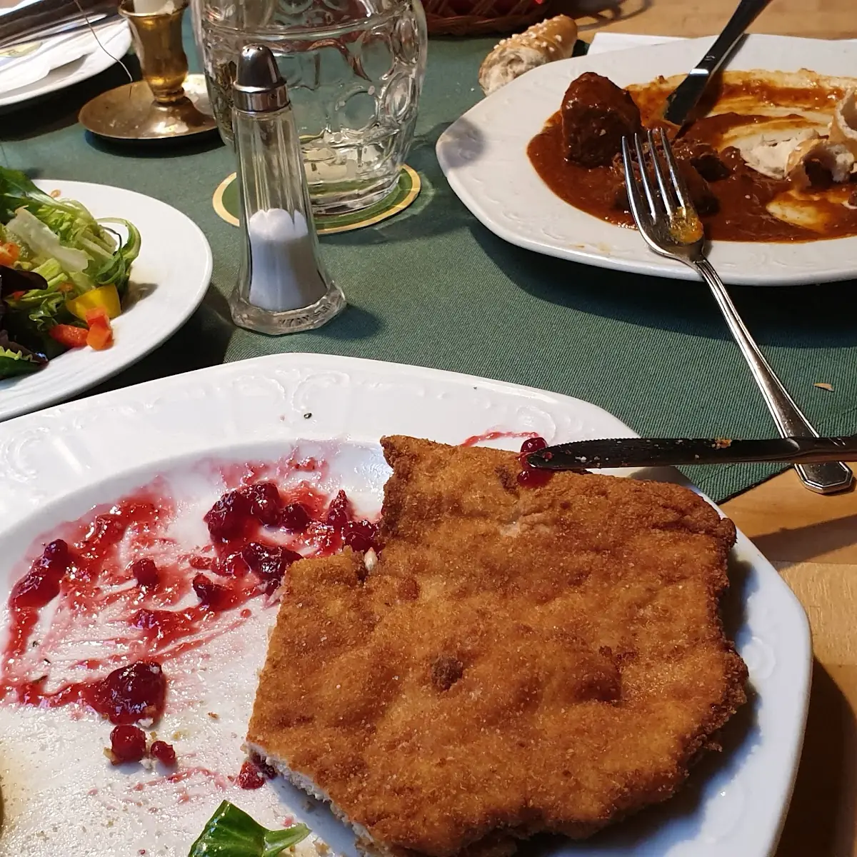 Wiener Schnitzel Und Gulasch