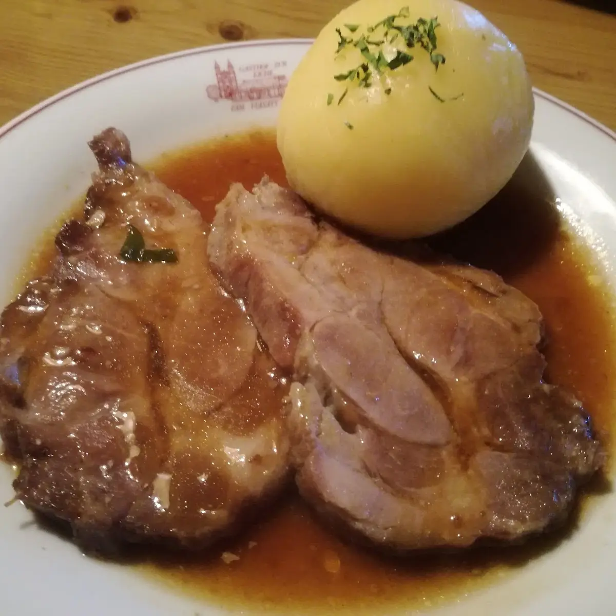 Ofenfrischer Schweinsbraten Mit Waldviertler Knödel