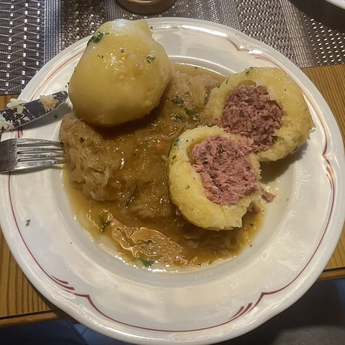 Selchfleischknödel Mit Sauerkraut