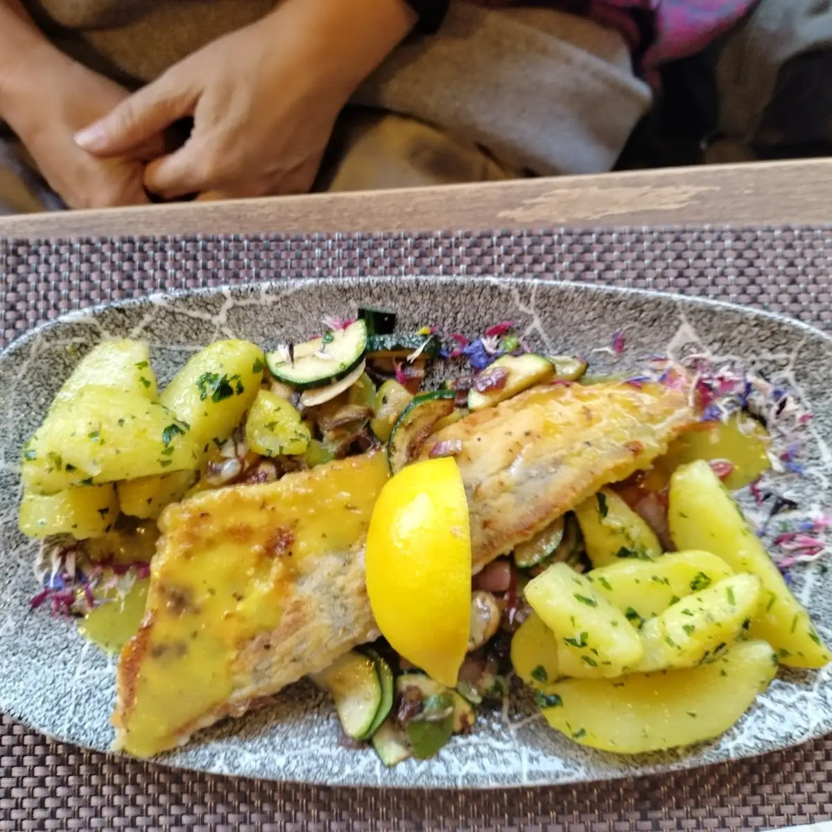 Zander Mit Gemüse Und Kartoffeln