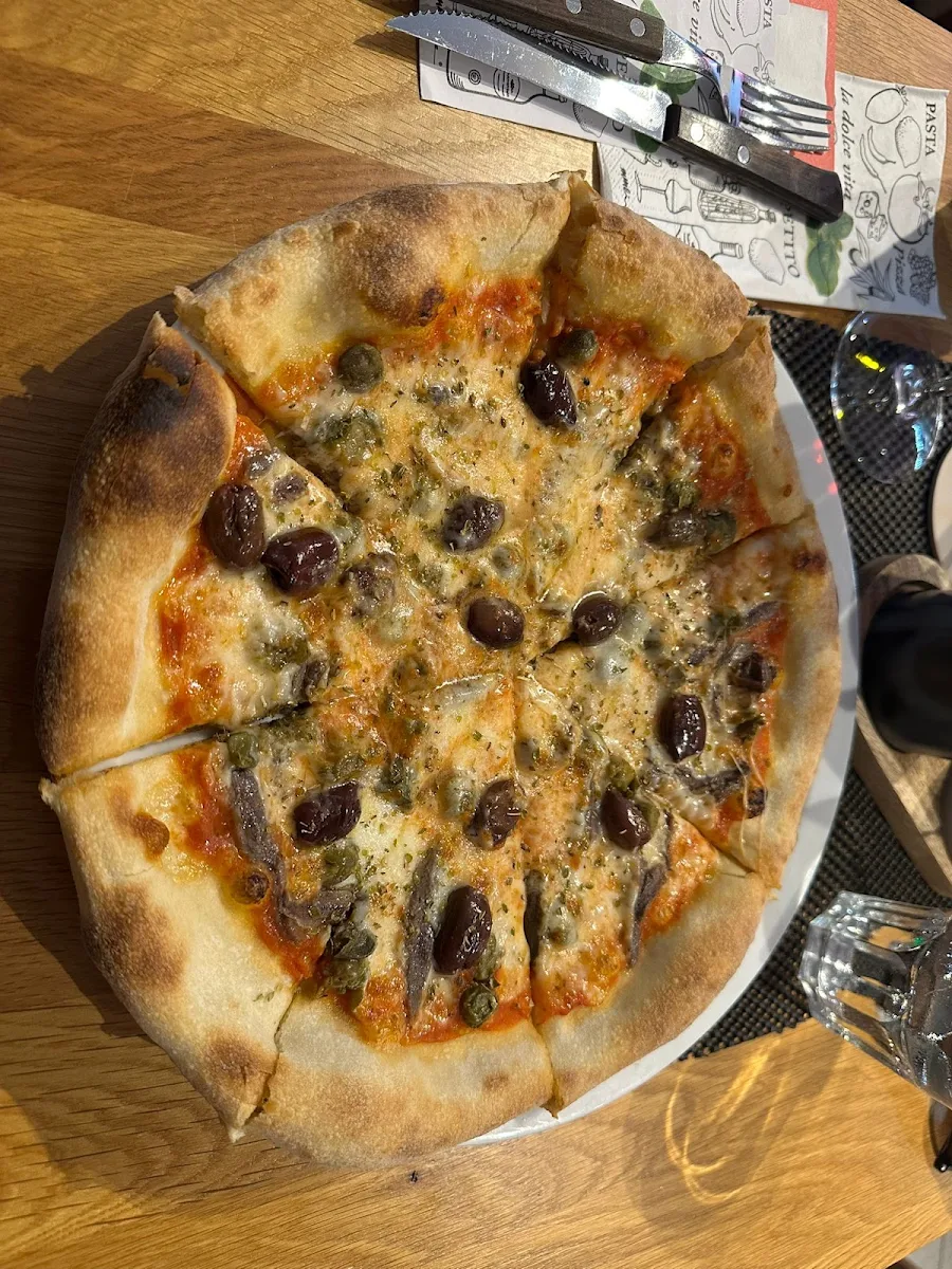 Pizza Napoli Con Sardellen