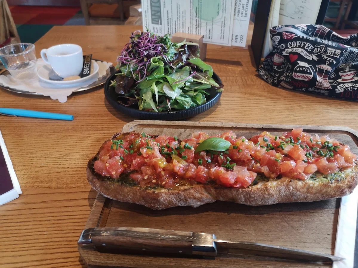 Bruschetta Tomate & Salade Verte