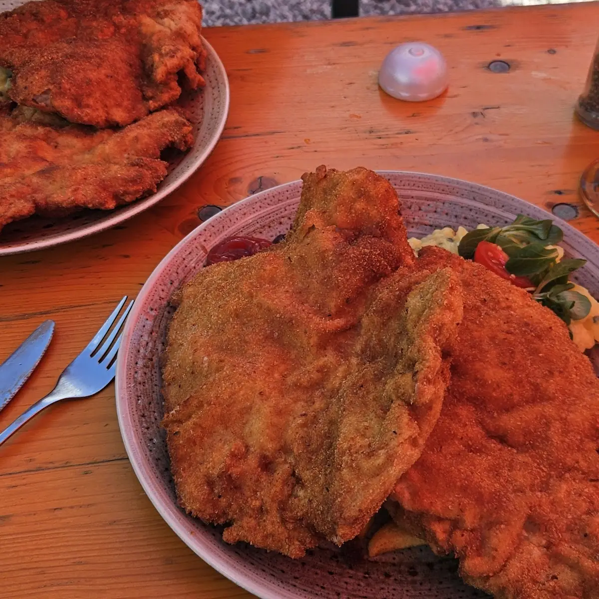 Schnitzel Mit Pommes Und Kartoffelsalat