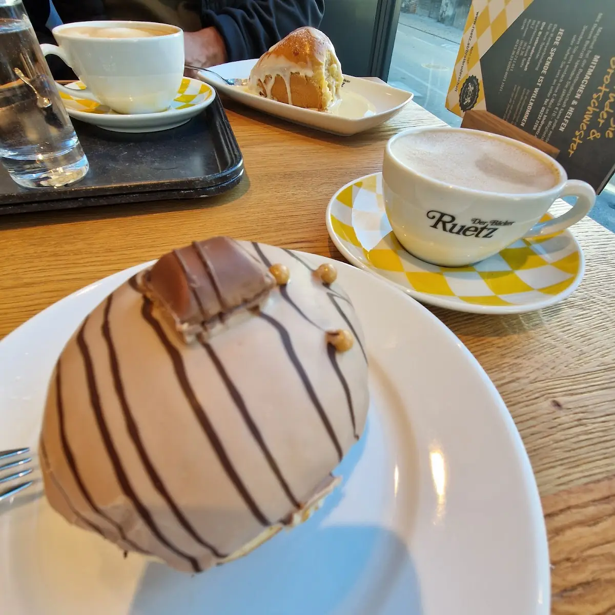Cappuccino Bueno Krapfen