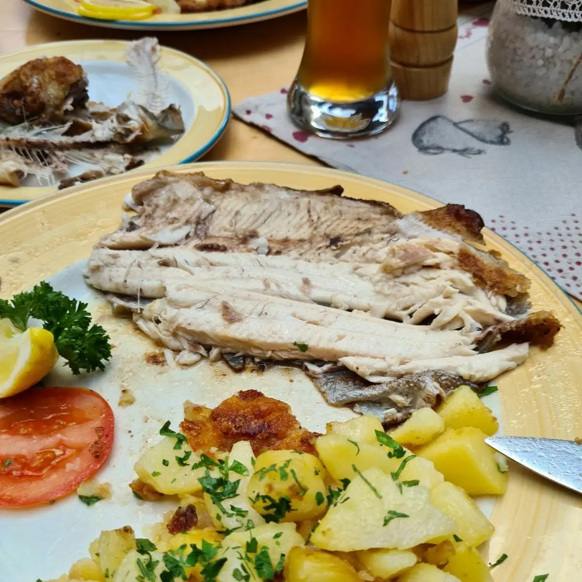Gebratene Forelle Mit Bratkartoffeln