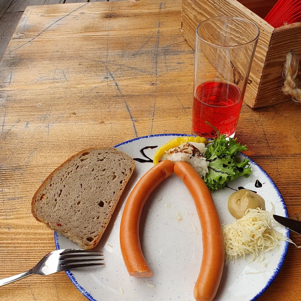Würstel Mit Brot