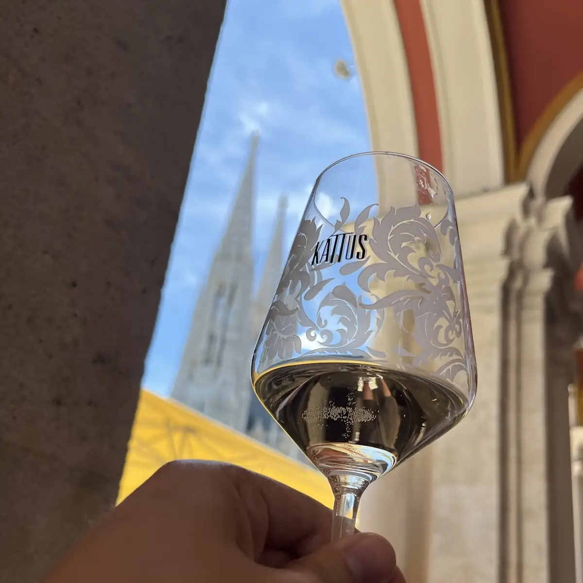 Wino Musujące Katus 120 Year Hotel Regina
