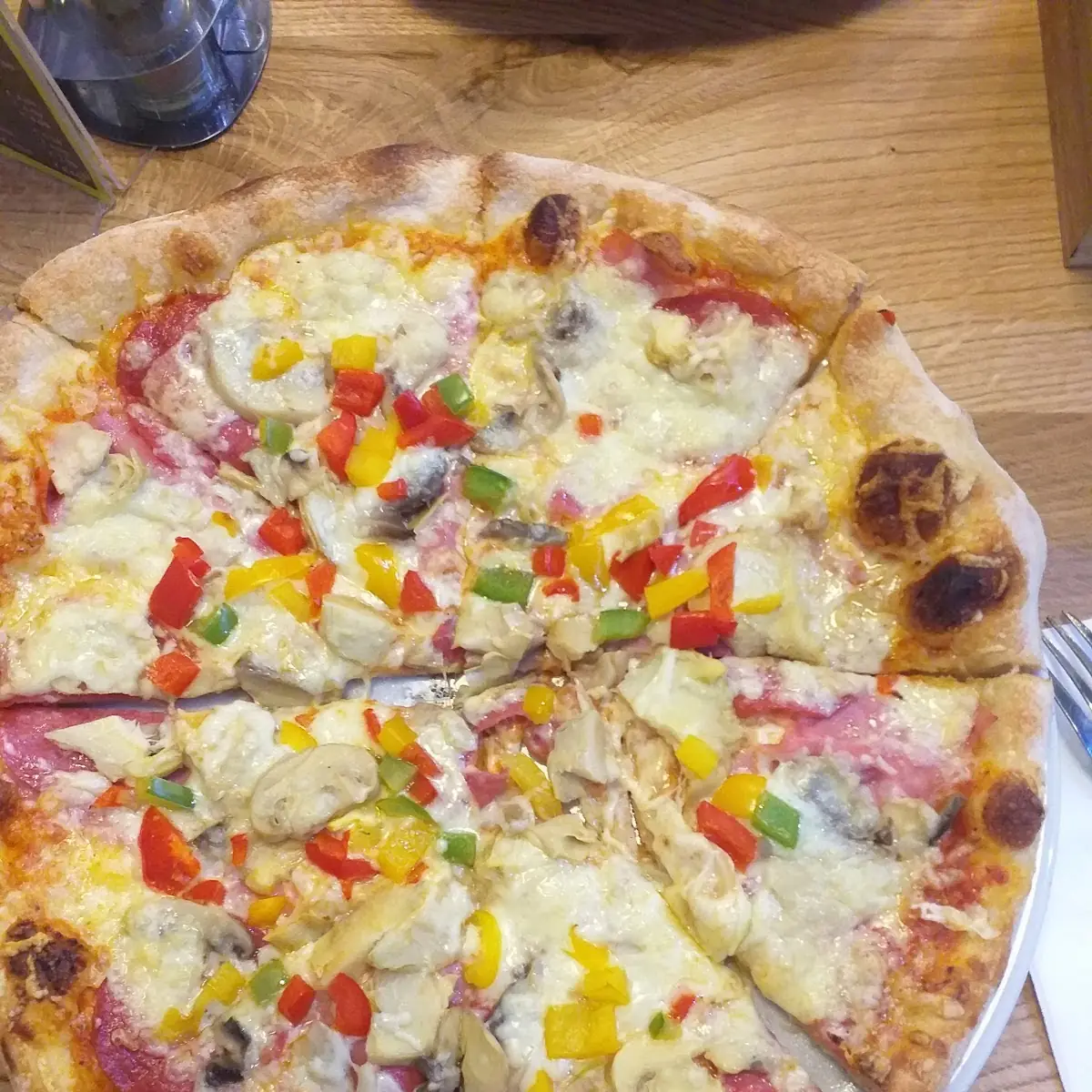 Schinken Salami Champignons Paprika Und Artischocken