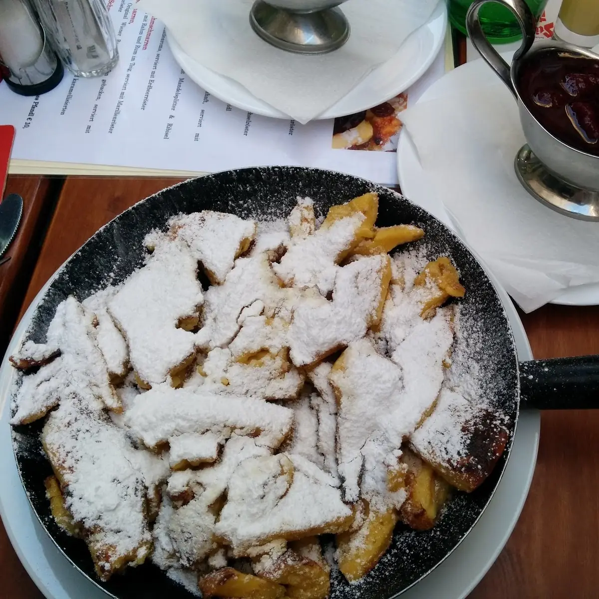 Kaiserschmarrn Mit Marillenröster, Heindls Schmarren & Palatschinkenkuchl